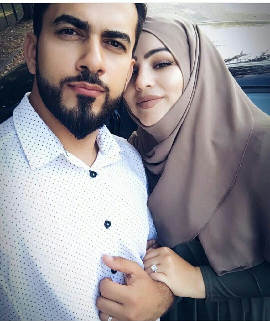 Arab Couple Faceinhole